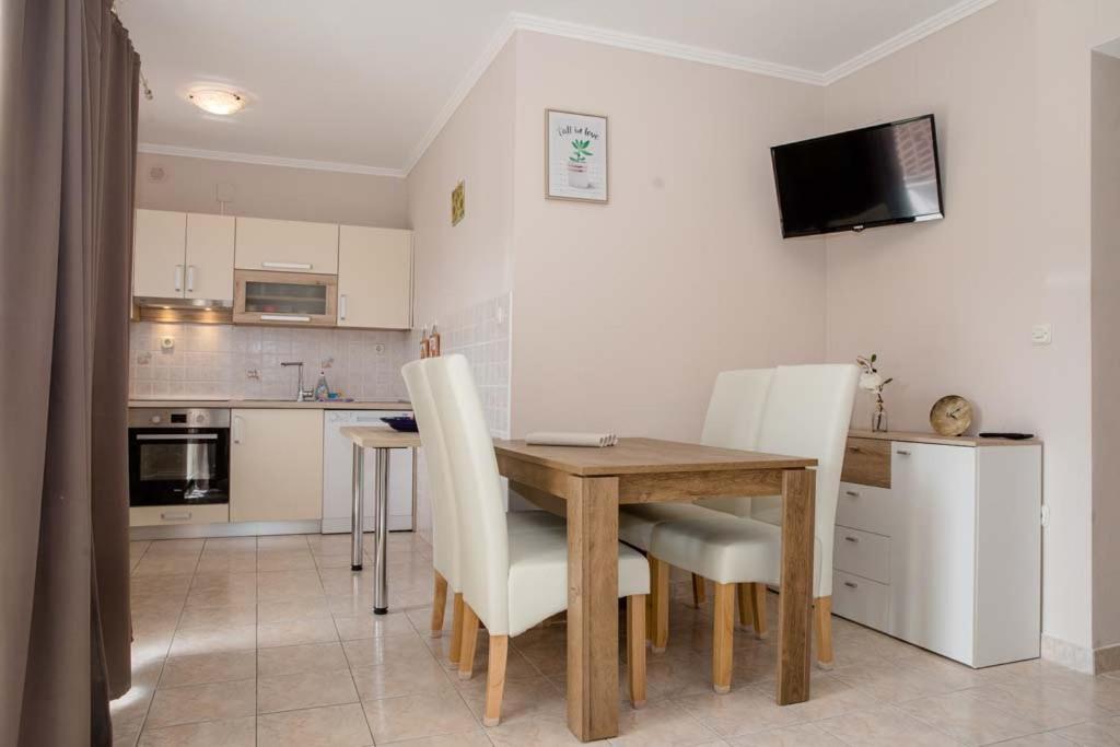 Apartmani Ana & Milo Lopar Ngoại thất bức ảnh