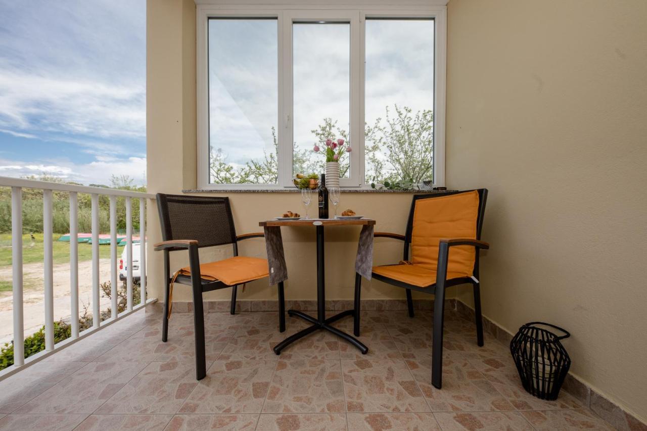 Apartmani Ana & Milo Lopar Ngoại thất bức ảnh