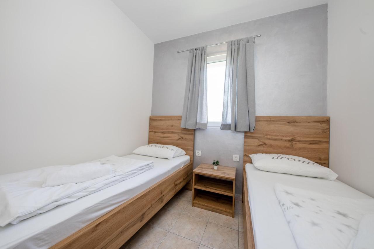 Apartmani Ana & Milo Lopar Ngoại thất bức ảnh