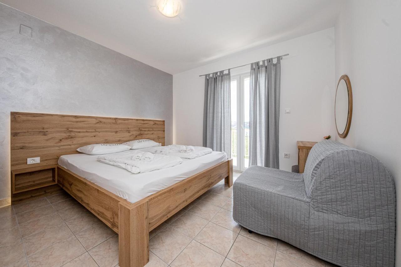 Apartmani Ana & Milo Lopar Ngoại thất bức ảnh