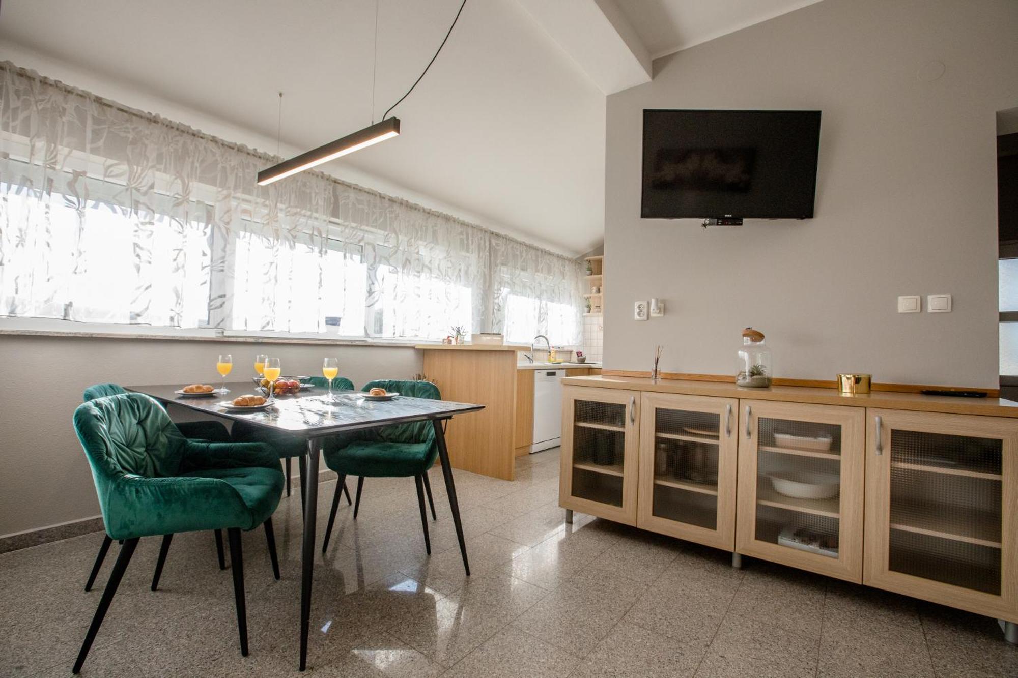 Apartmani Ana & Milo Lopar Phòng bức ảnh